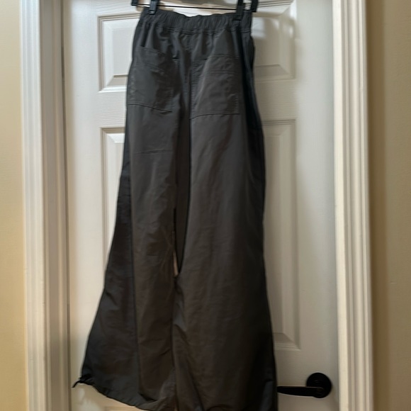 Brand new without tags ASOS design parachute cargo pants Sz US 0 - Picture 4 of 8